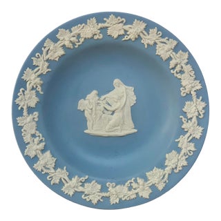 Vintage Mid-Century Wedgwood Blue Jasperware Catchall For Sale