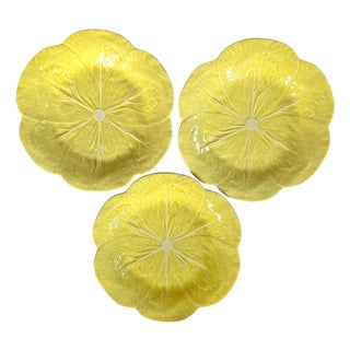Set of 3 New Yellow Bordallo Pinheiro Discontinued 9" Cabbage Luncheon Plates After Dodie Thayer For Sale