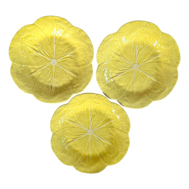 Set of 3 New Yellow Bordallo Pinheiro Discontinued 9" Cabbage Luncheon Plates After Dodie Thayer For Sale