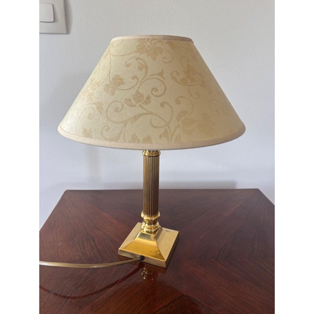 Traditional Empire Style Bedside Lamp in Fluted Gilt Brass, 1970 For Sale - Image 3 of 6