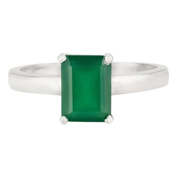 Contemporary 1.49 Ct Octagon Cut Green Onyx Solitaire Ring in Silver - Size 6 For Sale
