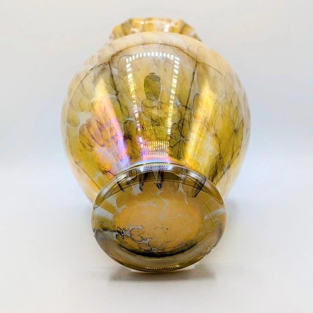 Add timeless Italian elegance to your space with this stunning Murano-style art glass vase by Crystal Clear Glassware....