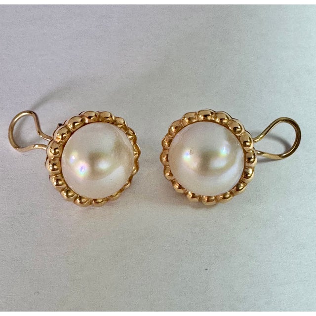 14k Yellow Gold Vintage Mabe Pearl Button Earrings, Mid-20th Century For Sale - Image 4 of 8