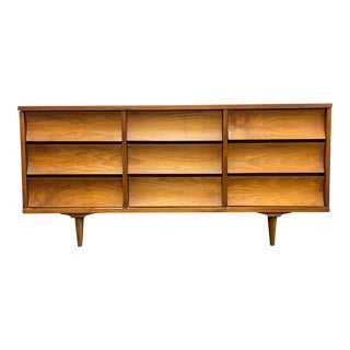 1920s Mid Century Modern Johnson Carper Brentwood Oak Nine Drawer Dresser For Sale