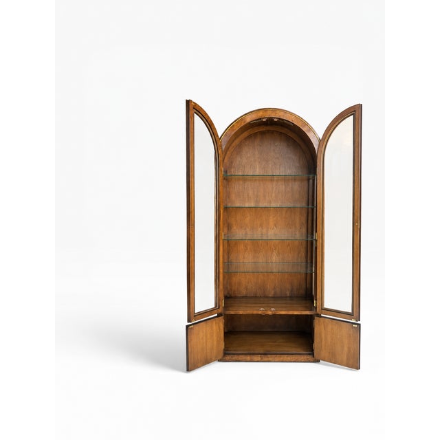 Brown Late 20th Century Mastercraft Illuminated Burlwood Arched Display Cabinet Vitrine With Brass Trim, Attributed For Sale - Image 8 of 16