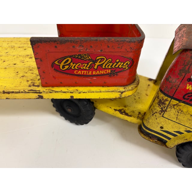 Vintage Wyandotte Chieftrain Lines Pressed Steel Cattle Ranch Toy Truck – 1950s For Sale - Image 12 of 12