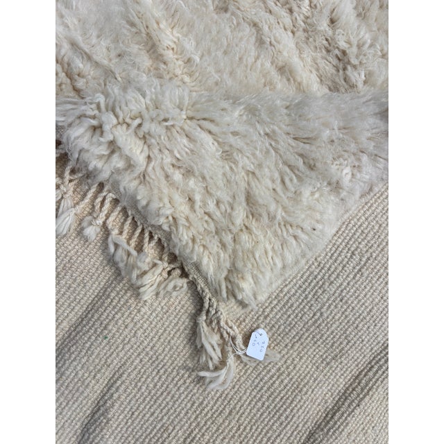 White Minimalist Moroccan Mrirt Wool Rug For Sale - Image 8 of 10