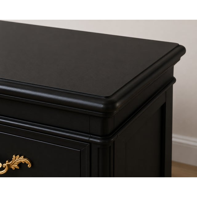 Pair of Vintage Black Painted French Provincial 3-Drawer Nightstands With Gilded Brass Hardware For Sale - Image 6 of 8
