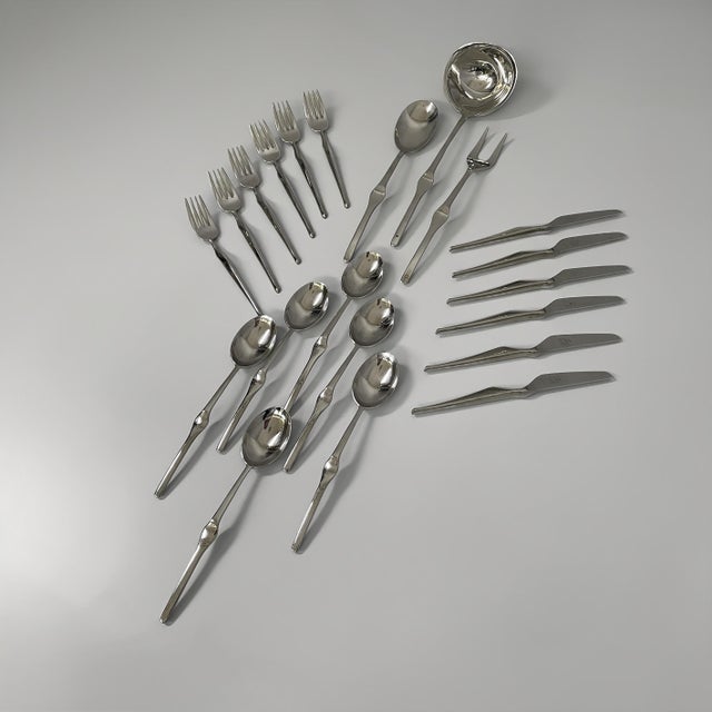 Silver Italian Modern Ergonomica Cutlery Set by Angelo Mangiarotti for Mepra, 1980s, Set of 21 For Sale - Image 8 of 8