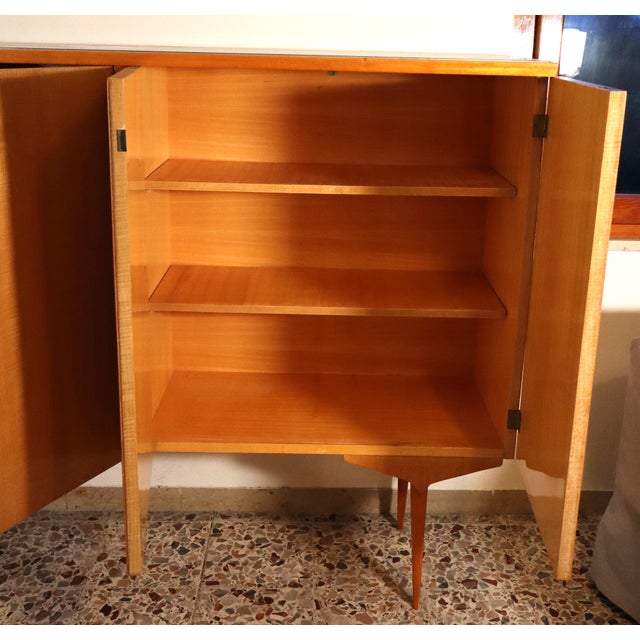 Mid-Century Maple and Sycamore Sideboard in the style of Vittori Dassi, 1950s For Sale - Image 9 of 18
