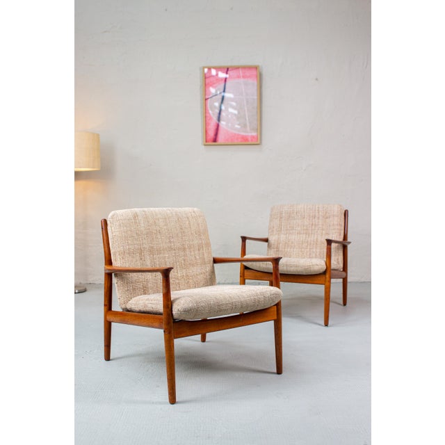 These armchairs, designed by Svend Aage Eriksen, beautifully demonstrate the lightness and elegance of Danish design. The...