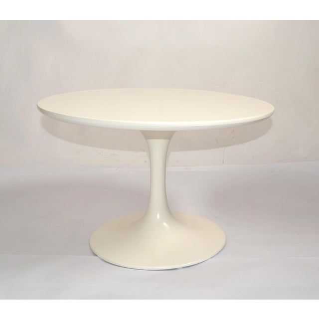1960s Vintage Eero Saarinen Style Off White Tulip Base Coffee Table Attributed to Knoll For Sale In Miami - Image 6 of 12