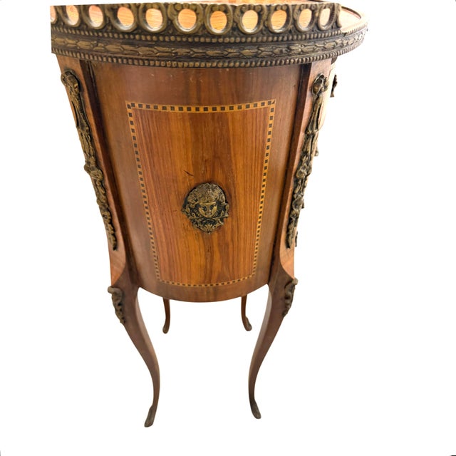 1940s Pair of French Louis XV Style Inlaid Round Nightstands With Gallery For Sale - Image 14 of 17