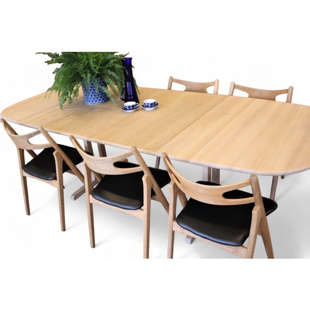 Carl Hansen & Søn Chair Model CH29 in Oak with Seat in Black Leather by Hans J. Wegner for Carl Hansen & Søn, 1950s For Sale - Image 4 of 18