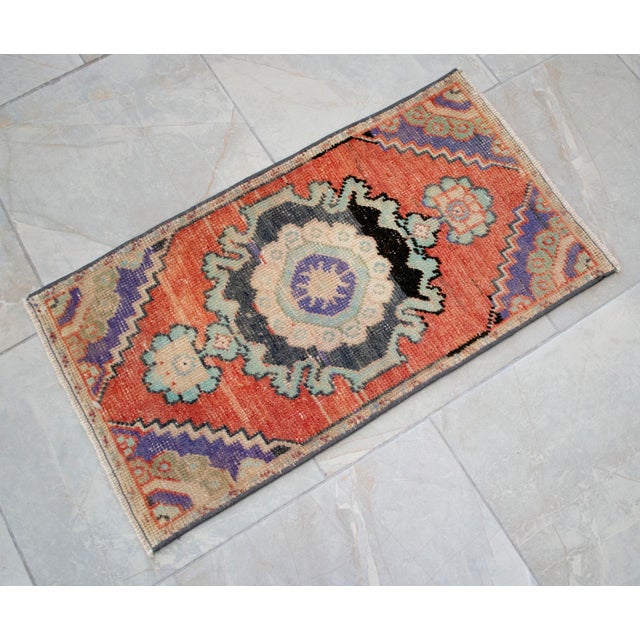 1960s Hand Knotted Door Mat, Entryway Rug, Bath Mat, Kitchen Decor, Rug, Turkish Rug - 1'5" X 2'6" For Sale - Image 13 of 13