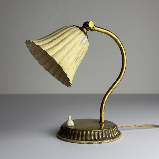 Small Vintage Metal Tulip Table Lamp, Italy, 1950s For Sale - Image 10 of 17