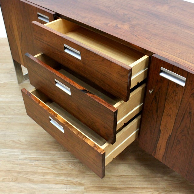 1970s Post Modern Rosewood & Chrome Credenza by Richard Young for Merrow Associates For Sale - Image 12 of 12