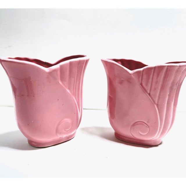 Pair of Pink Art Deco Style Ceramic Vases – Fluted Nautilus Hollywood Regency Planters For Sale - Image 4 of 8