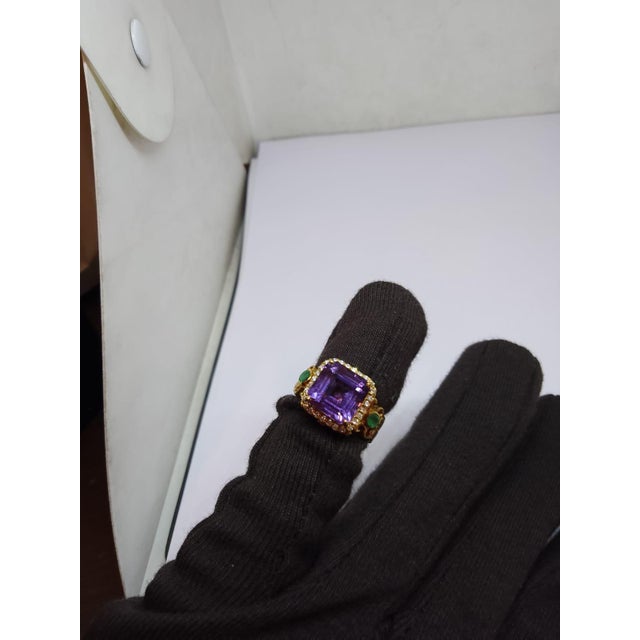 Modern Natural Amethyst 4.75cts & Diamond 0.2cts Ring in 18k Gold For Sale - Image 3 of 8