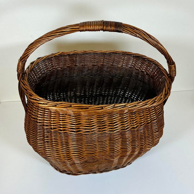 Mid 20th Century Mid-Century Large Boho Chic French Country Market Wicker Basket With Handle For Sale - Image 5 of 16