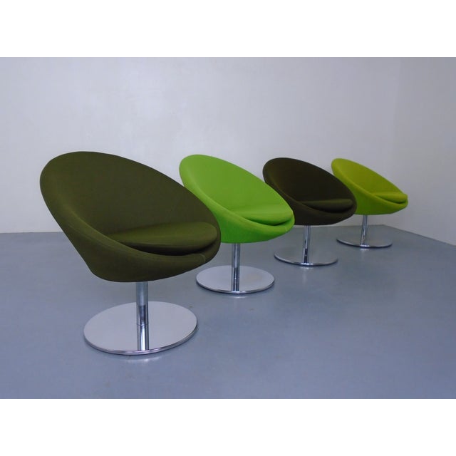Metal Allermuir Conic Swivel Club Chairs & Table, Uk, 2015, Set of 5 For Sale - Image 7 of 18