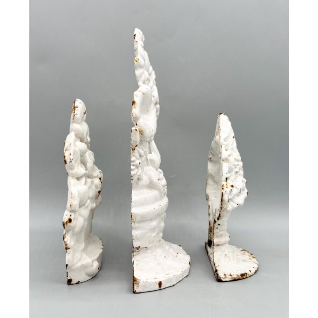 Ballard Designs Vintage 1980's White Cast Floral Door Stops – Set of Three – Cottagecore / French Country / Shabby Chic For Sale - Image 4 of 13