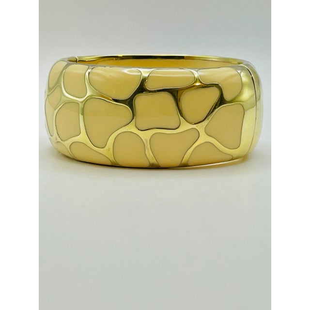 Abstract 1980s Angelique De Paris Wide Resin & Gold Vermeil Hinged Bangle Bracelet For Sale - Image 3 of 4