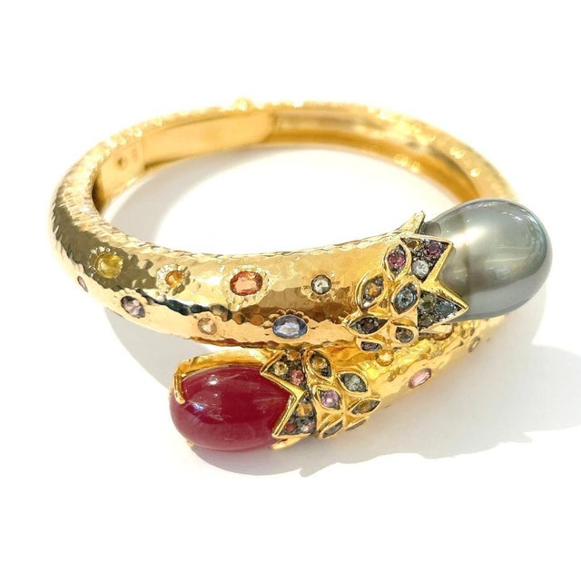 Bochic "Orient" South Sea Pear, Ruby & Sapphire Bangle Set In 18K Gold & Silver For Sale - Image 4 of 18