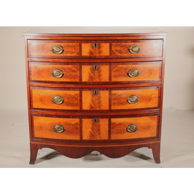 Traditional American Federal Feathered Birch and Mahogany Bow Front Chest of Drawers For Sale - Image 3 of 12