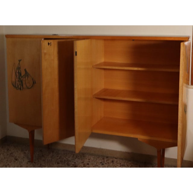 Mid-Century Modern Mid-Century Maple and Sycamore Sideboard in the style of Vittori Dassi, 1950s For Sale - Image 3 of 18