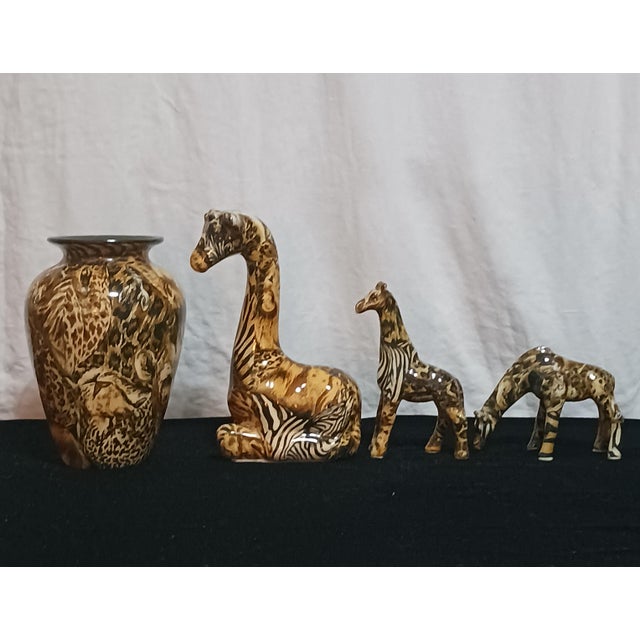 ​Vintage La Vie 4-Piece Safari Print Ceramic Ensemble – Vase & Giraffe Trio For Sale In Tampa - Image 6 of 11