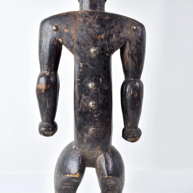 Early 20th Century Anyi Attye Standing Male Figure Côte d'Ivoire For Sale - Image 11 of 17