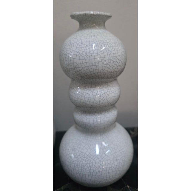 Mid-Century Modern 1960s Raymor Trio of Mid-Century White Crackle-Glazed Ceramic Vases For Sale - Image 3 of 6