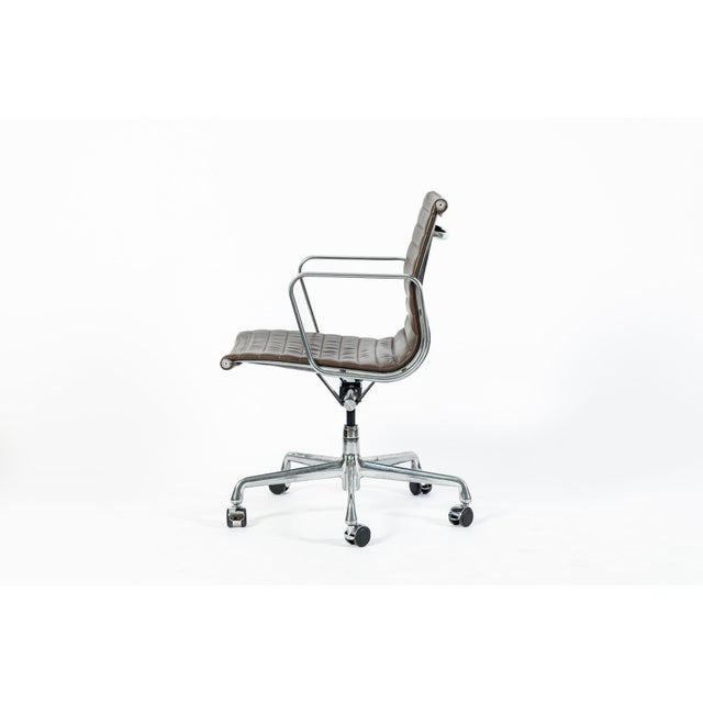 Eames Herman Miller Brown Leather Aluminum Group Thin Pad Desk Chair, 2008 For Sale In Detroit - Image 6 of 18