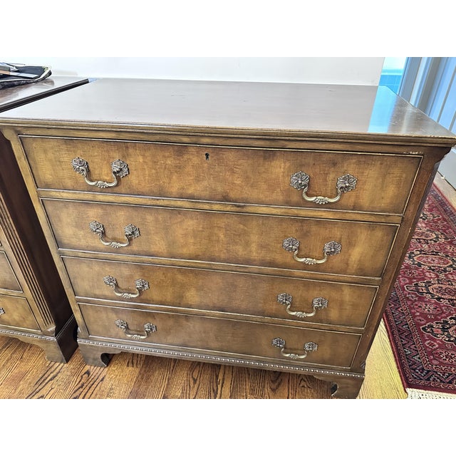Kittinger Kittinger Georgian Mahogany Four-Drawer Chests - A Pair For Sale - Image 4 of 8