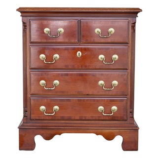 1990s Lexington Furniture Traditional Cherry Inlaid 4-Drawer Bachelor's Chest / Nightstand For Sale