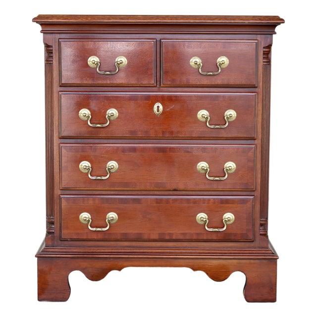 1990s Lexington Furniture Traditional Cherry Inlaid 4-Drawer Bachelor's Chest / Nightstand For Sale