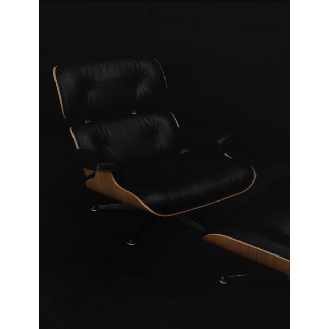 Mid-Century Modern Set of Lounge Chair and Ottoman in Walnut and Black Leather by Charles Eames for Herman Miller, 1990s For Sale - Image 3 of 4