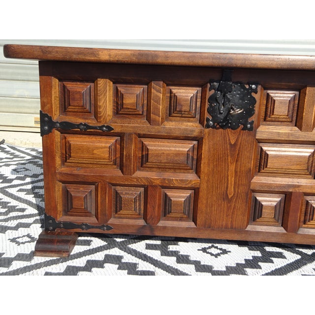 Tuscan Wooden Chest from Argudo Navarro, 1960s For Sale - Image 4 of 18
