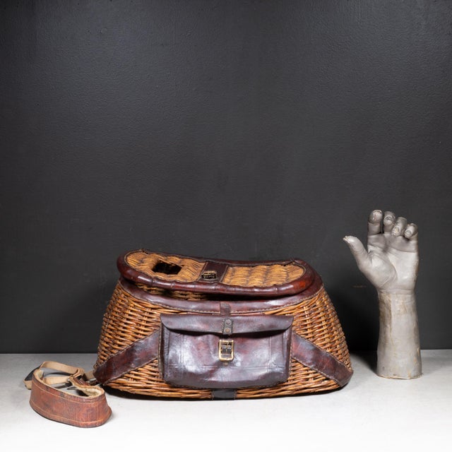 Brown Vintage Wicker Hunting and Fishing Bag c.1940 For Sale - Image 8 of 8