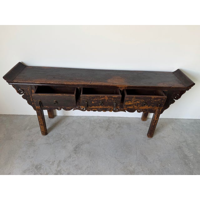 1980s Vintage Chinese Black Lacquer Altar Console Table With Hand-Carved Apron For Sale - Image 5 of 12