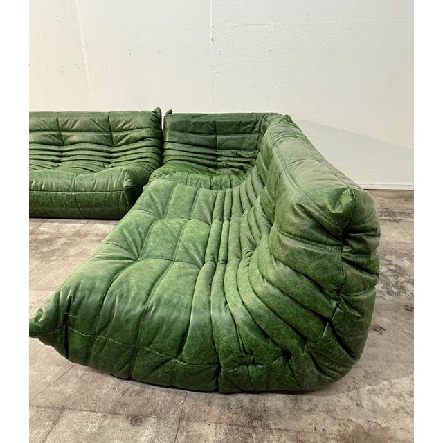 Michel Ducaroy Set of 5 Togo Sofa Set in Emerald Green Leather by Michel Ducaroy for Ligne Roset For Sale - Image 4 of 9