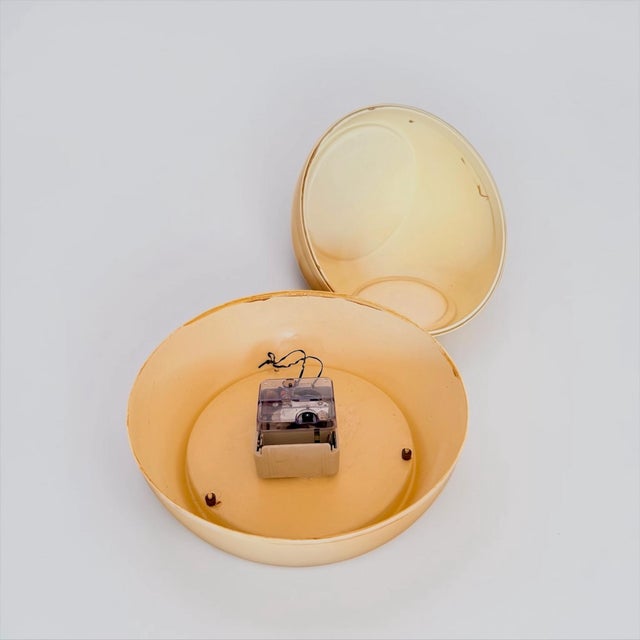 Plastic Space Age Italian Table Clock in Cream Plastic, 1970s For Sale - Image 7 of 13
