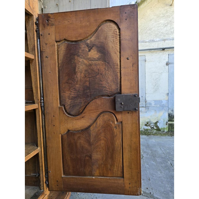 Two-Part Louis XV Cabinet in Walnut, 1760 For Sale - Image 12 of 18