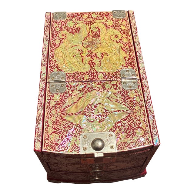 Late 20th Century Beautiful Mother of Pearl Laquer Jewel Box For Sale