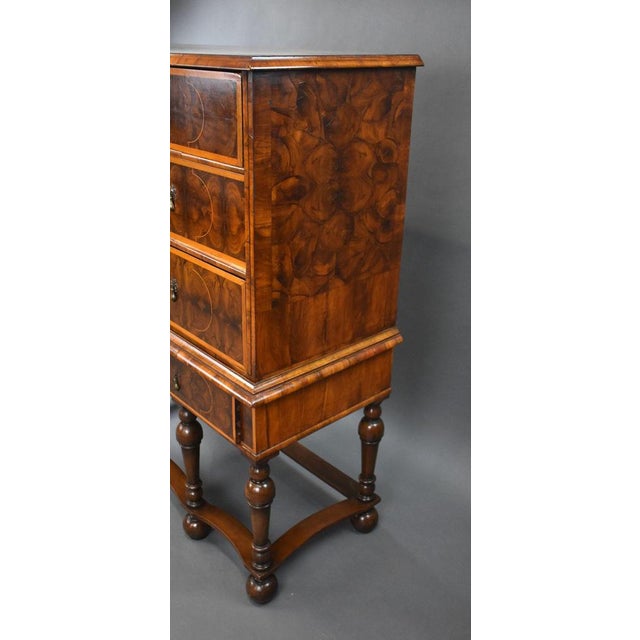 Early 18th Century Oyster Veneer Chest on Stand from William & Mary, 1700s For Sale - Image 5 of 8