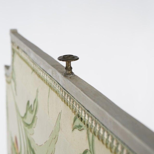 French Louis XVI Style White & Gilt Fire Screen With Floral Fabric, 20th C For Sale - Image 10 of 16