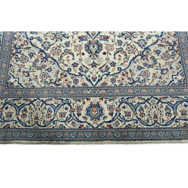 Beige Hand-Knotted Kashan Rug in Wool For Sale - Image 8 of 13