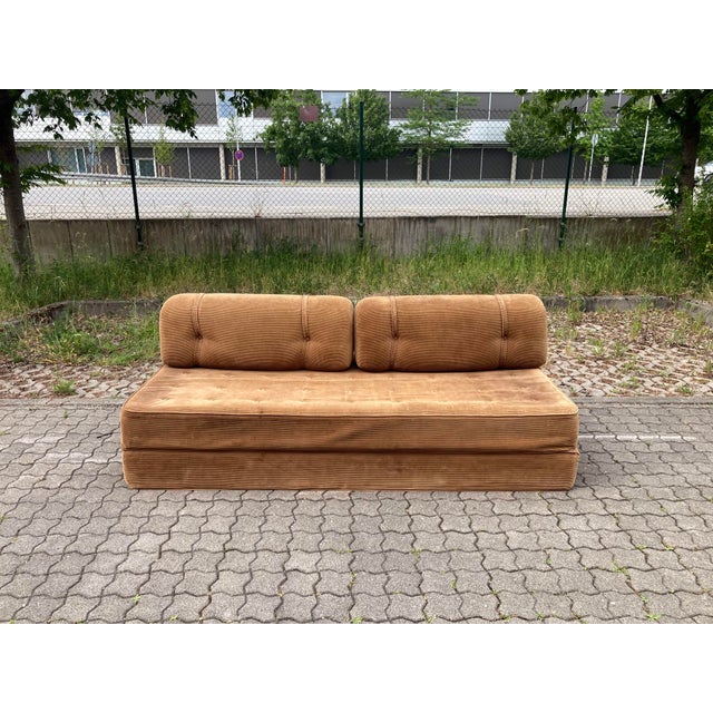 Beautiful vintage daybed / sofa bed upholstered in brown corduroy fabric. Its timeless design makes it a versatile piece...