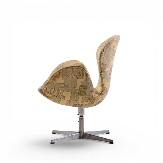 Metal Arne Jacobsen for Fritz Hansen Mid Century Swan Chairs - Set of 4 For Sale - Image 7 of 12